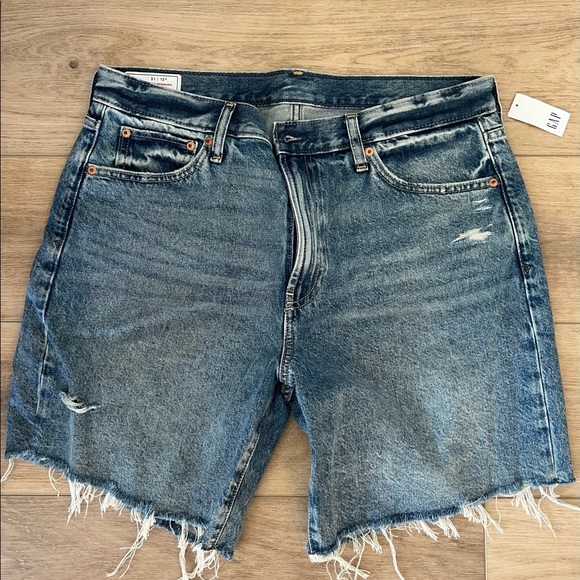 Size 12 GAP denim shorts. NWT - Picture 1 of 3